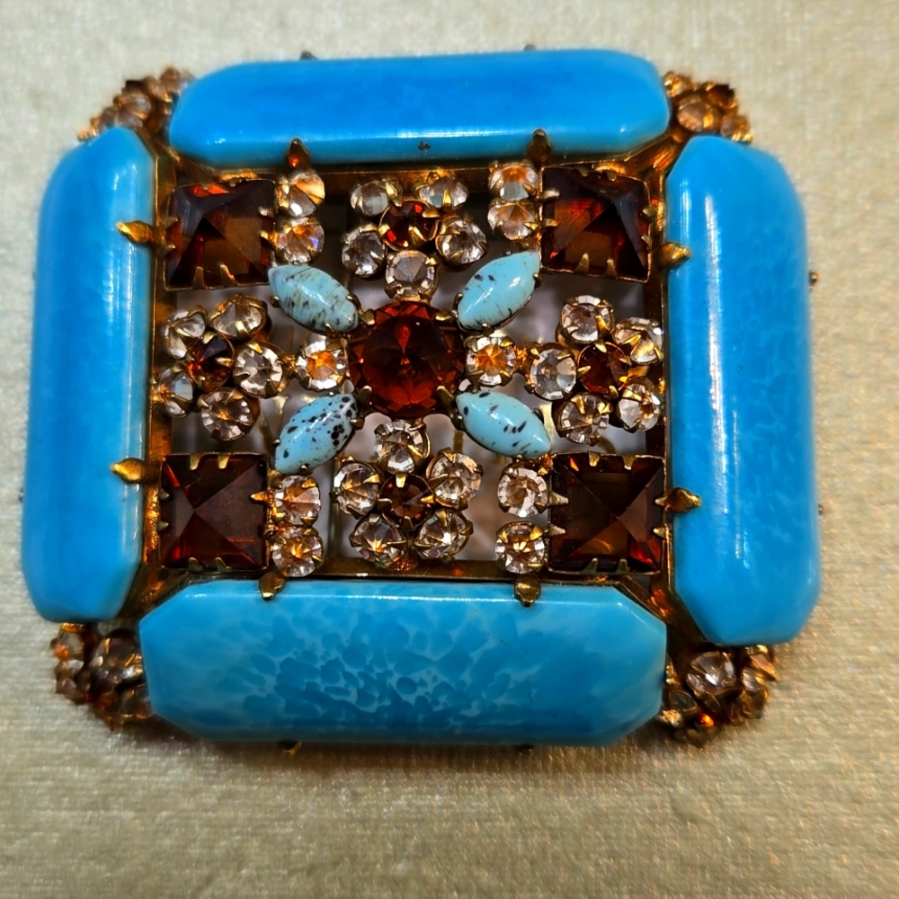 Beautiful antique Brooch